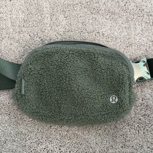 lululemon athletica Forest Green Sherpa Travel Bag